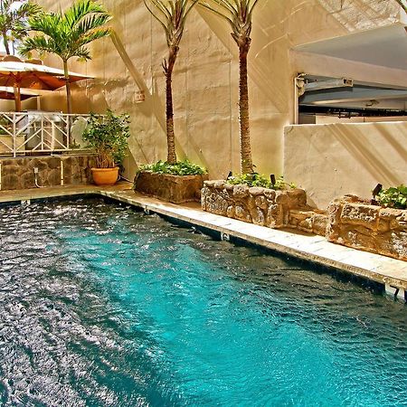 Hotel Equus Honolulu Esterno foto