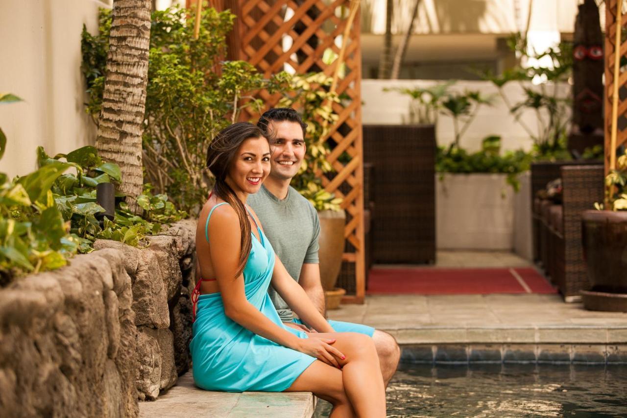 Hotel Equus Honolulu Esterno foto