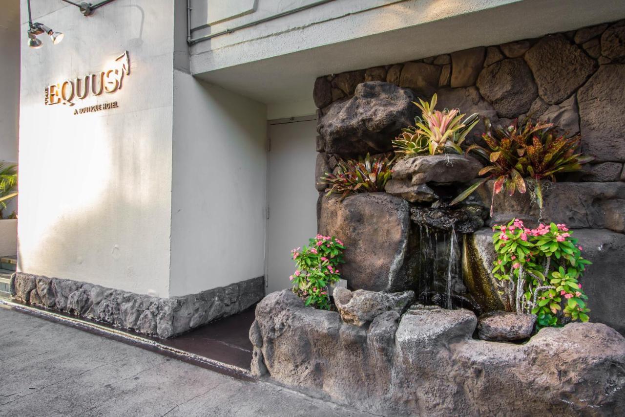 Hotel Equus Honolulu Esterno foto