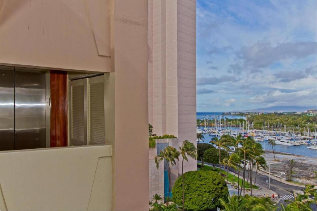 Hotel Equus Honolulu Esterno foto