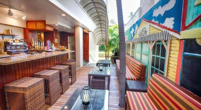 Hotel Equus Honolulu Esterno foto