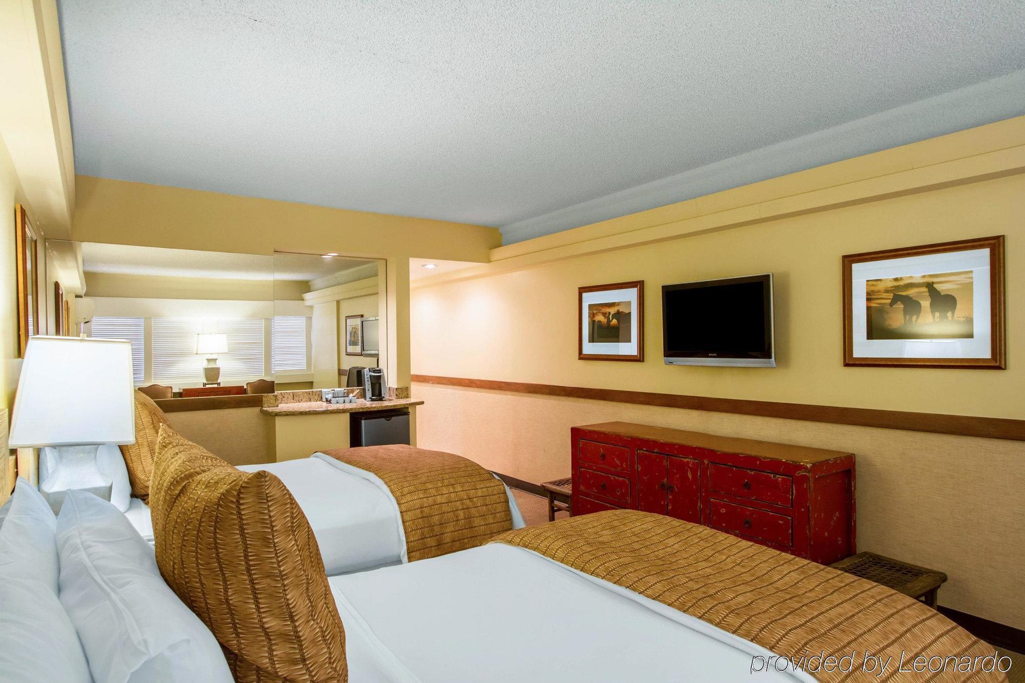 Hotel Equus Honolulu Esterno foto