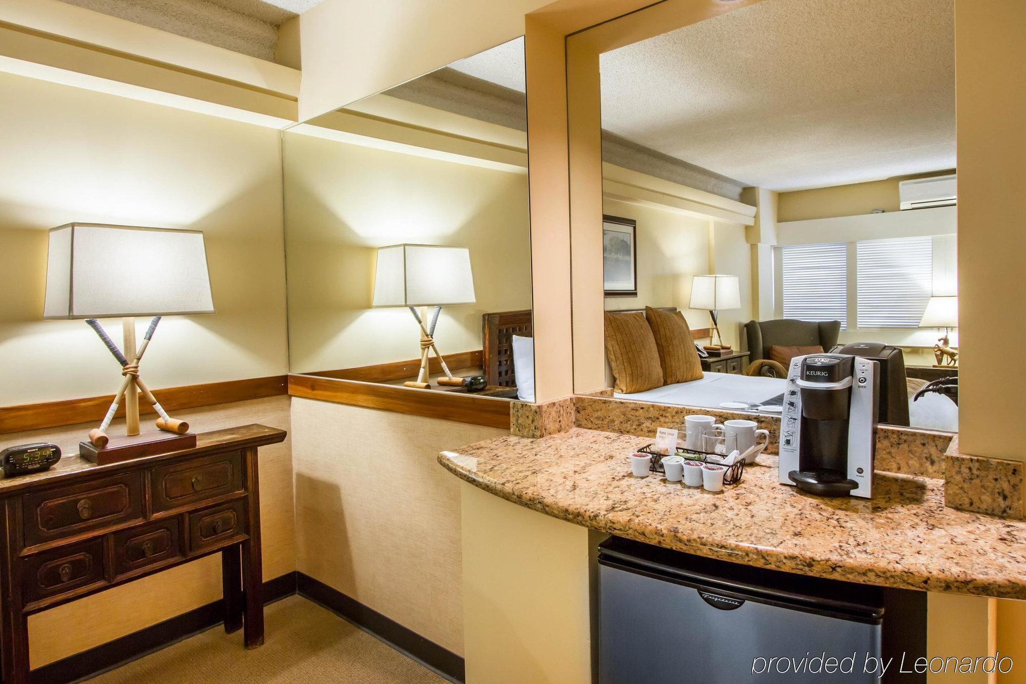 Hotel Equus Honolulu Esterno foto