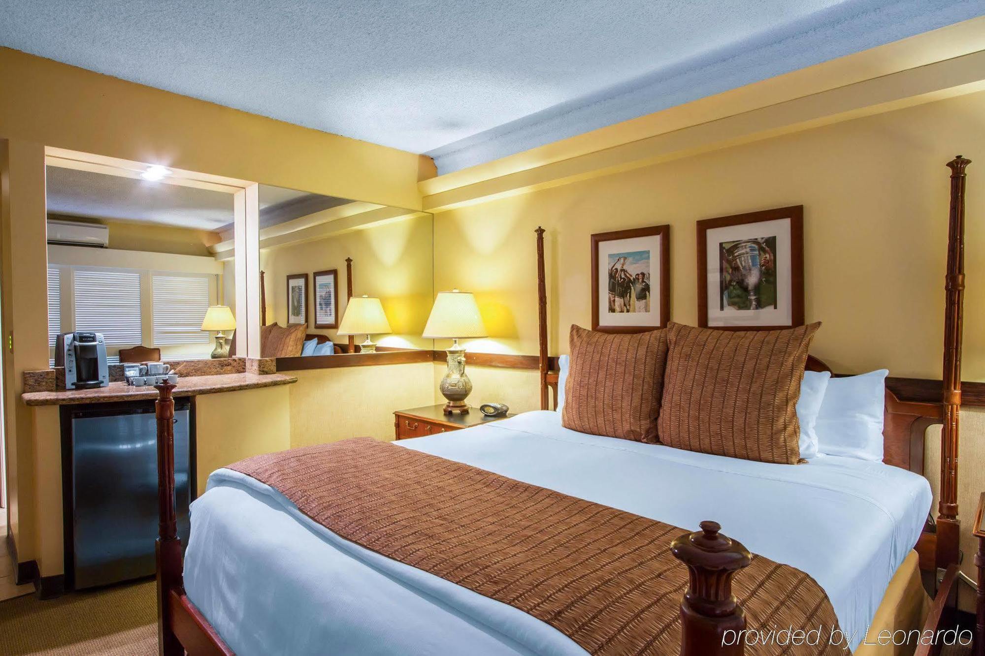 Hotel Equus Honolulu Esterno foto