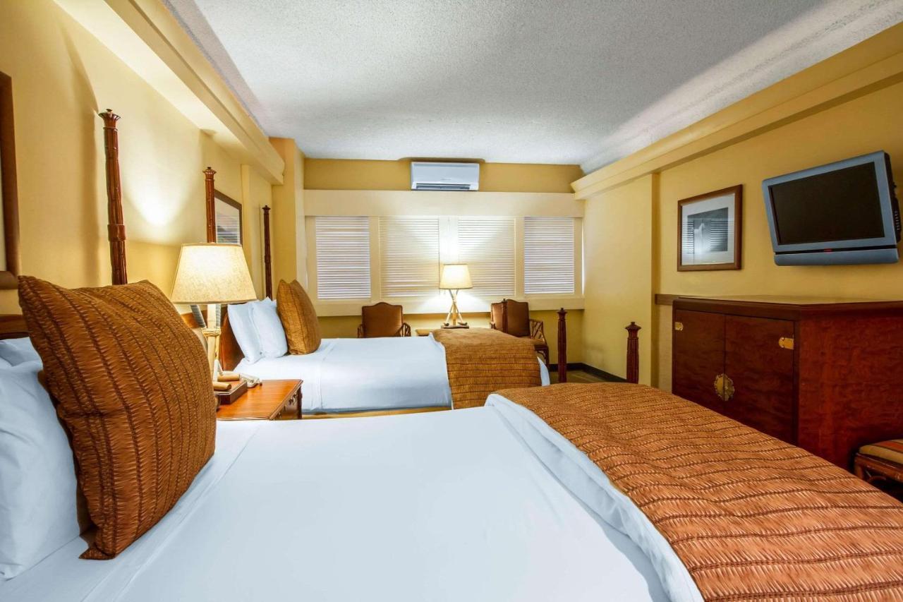 Hotel Equus Honolulu Esterno foto