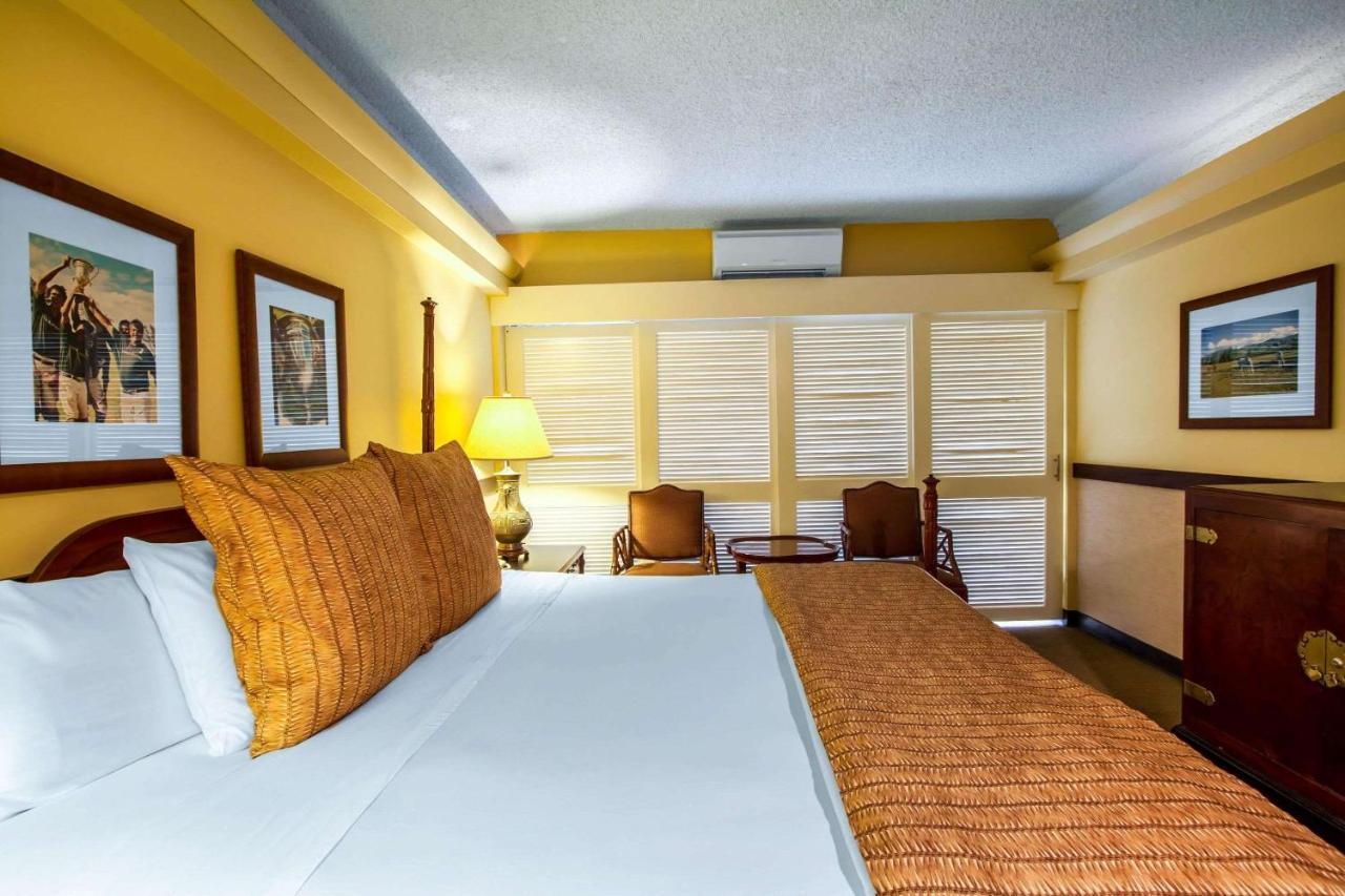Hotel Equus Honolulu Esterno foto