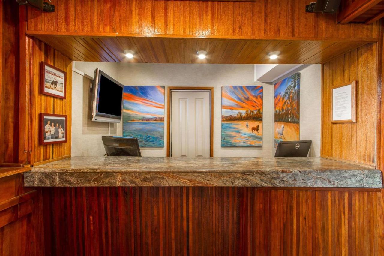Hotel Equus Honolulu Esterno foto